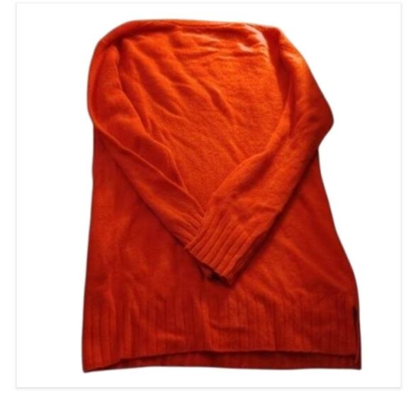 Anthropology red 100% cashmere sweater(small hole dime next to it) - Picture 6 of 7